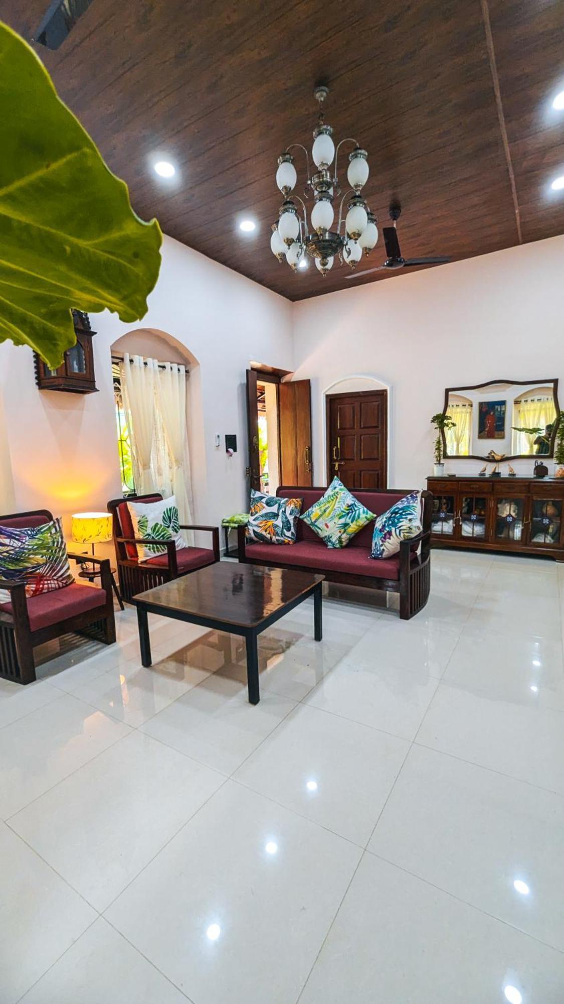 The First House By V3Homestay 4Bhk Private Pool Калангут Экстерьер фото