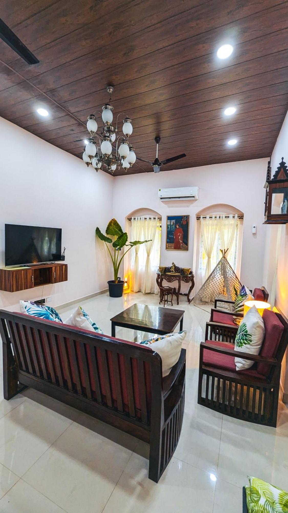 The First House By V3Homestay 4Bhk Private Pool Калангут Экстерьер фото