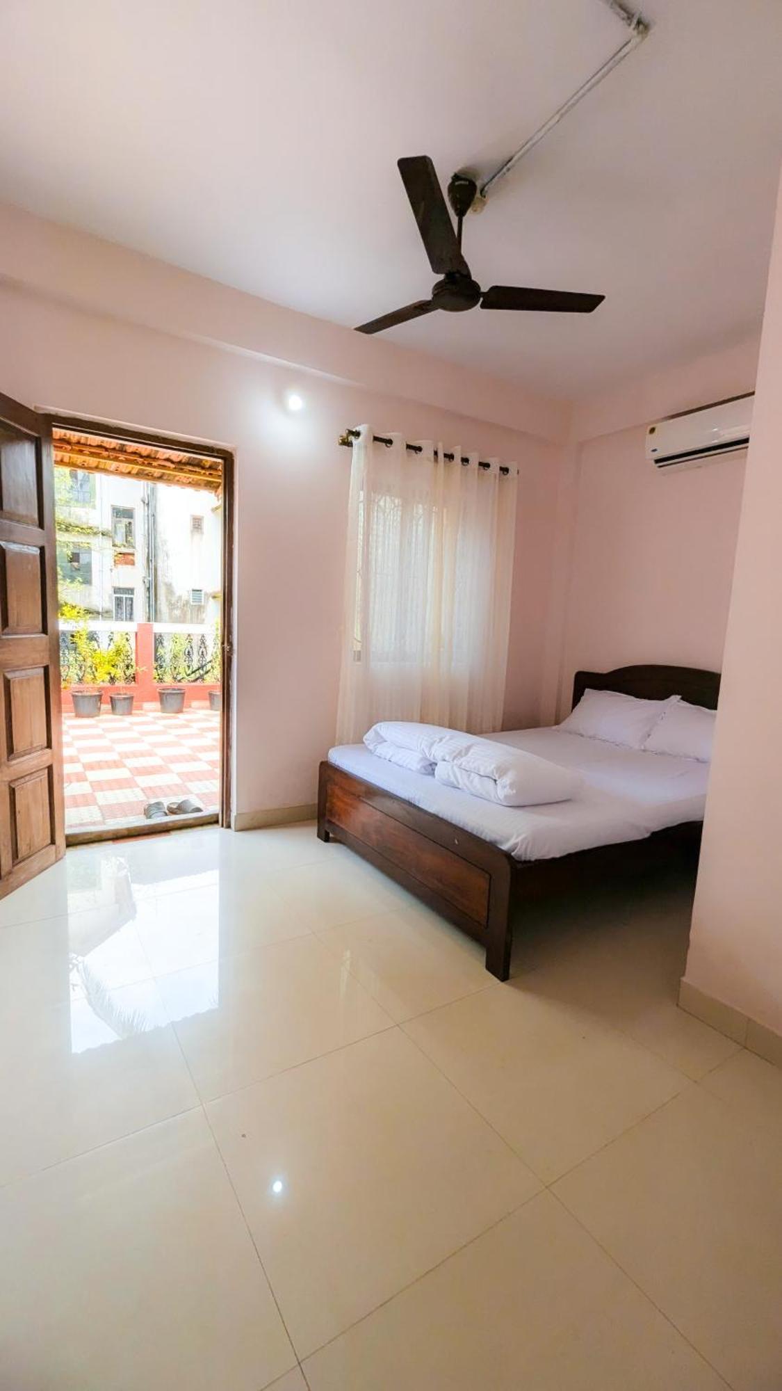 The First House By V3Homestay 4Bhk Private Pool Калангут Экстерьер фото